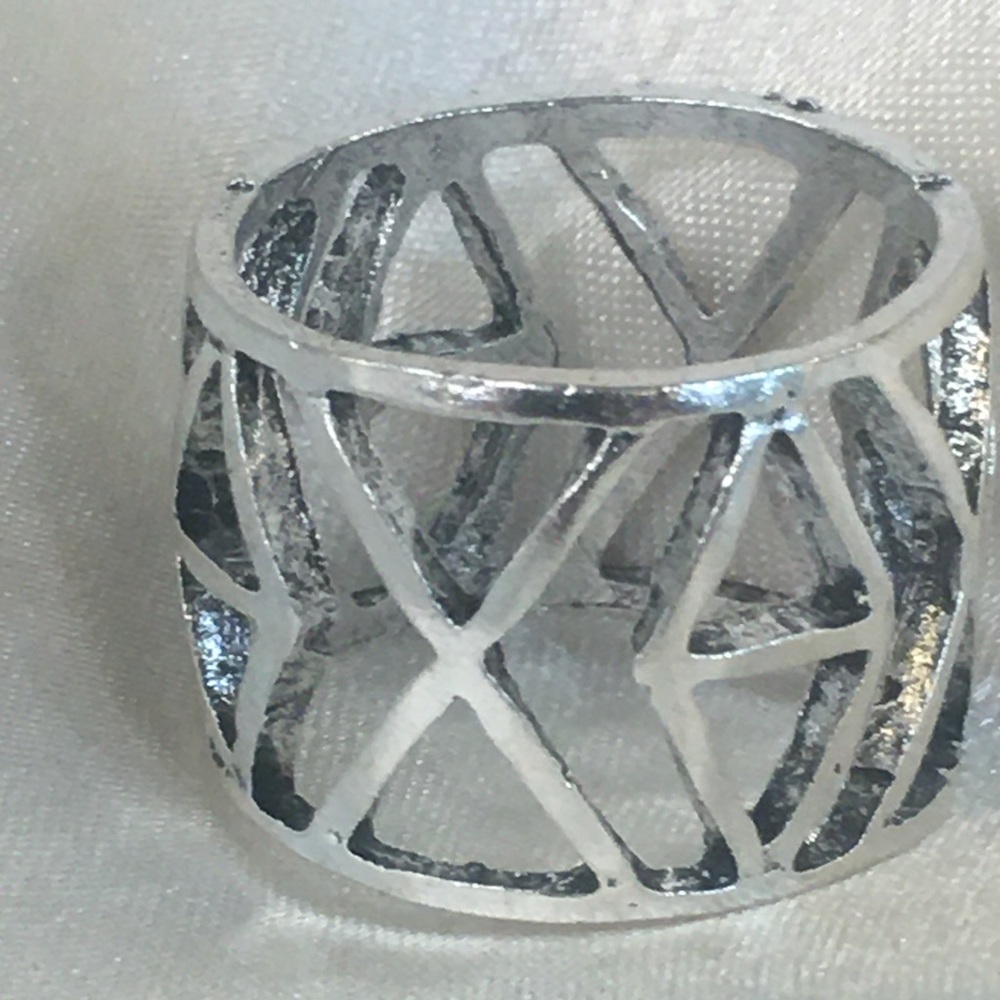 ❤️ 2 for $10 PRICE DROP X Marks the Spot - closed wide band - crisscross ring - Picture 5 of 5
